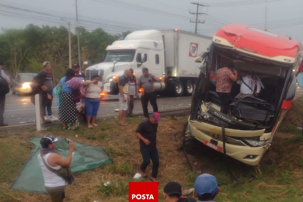 Cruz Roja de Tabasco atendió a los heridos en el lugar. Foto: Armando de la Rosa