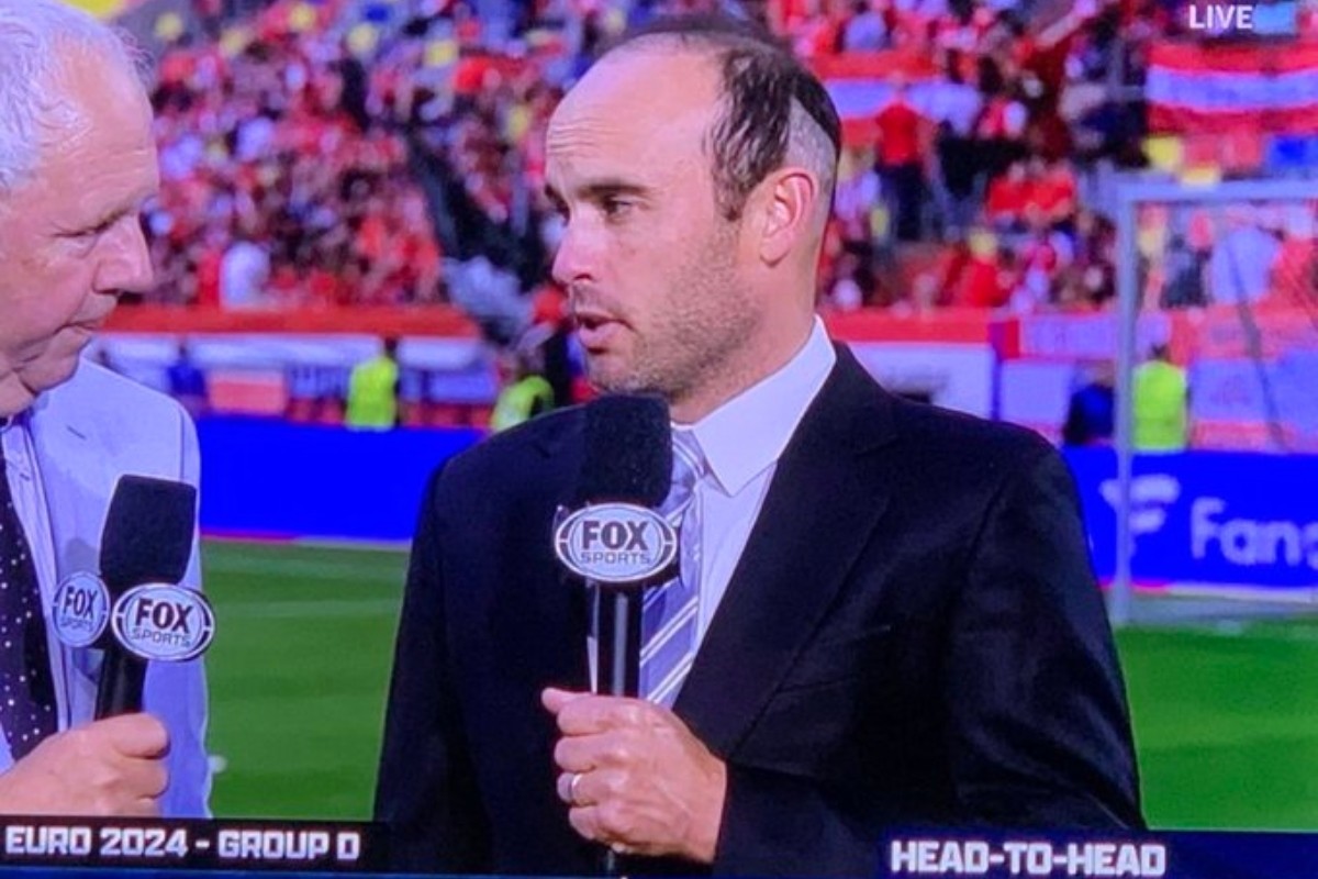 Landon Donovan durante la transmisión de un partido de la Eurocopa 2024 Foto: 'X'(Twitter) @Modmuffin