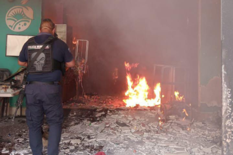 Guanajuato: Comando armado ataca negoció de alcalde electo, hay dos muertos