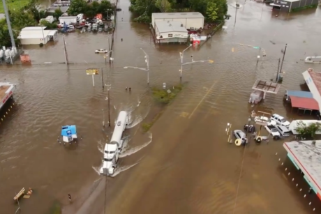 'Beryl' deja ocho muertos, localidades inundadas y millones sin luz en Texas