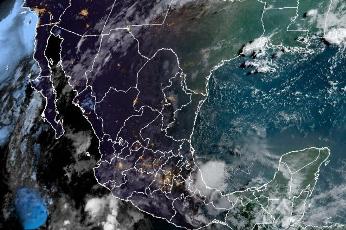 Imagen satelital del territorio nacional de México. Captura de pantalla / National Hurricane Center