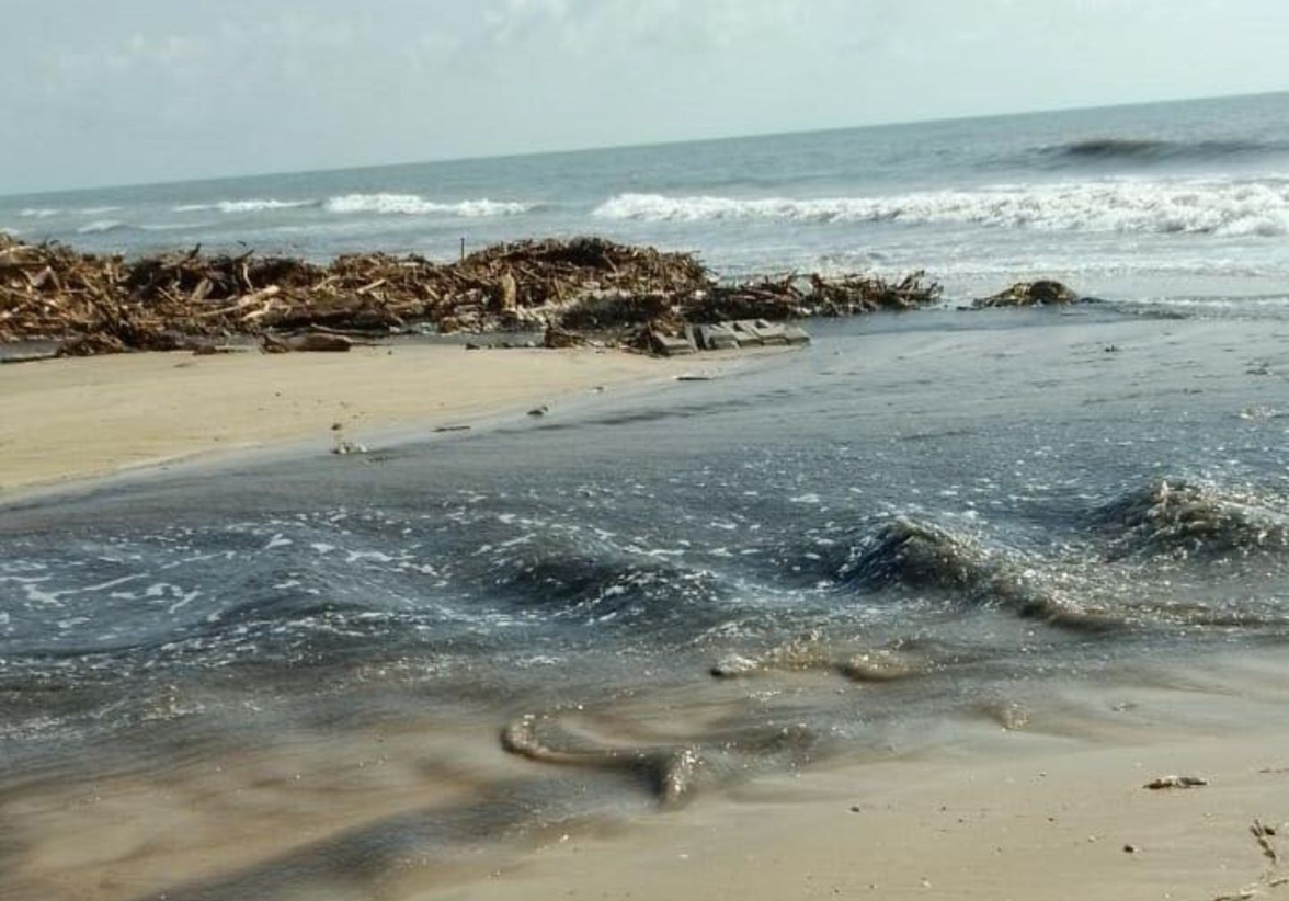 La SEDUMA y PAUT de Tamaulipas toman acción contra una empresa petroquímica en Altamira por verter aguas residuales, amenazando el ecosistema local y la salud pública. Foto: Cortesía