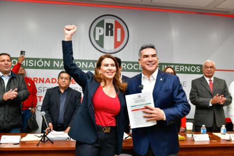 Alejandro Moreno se registra para reelegirse en la presidencia del PRI
