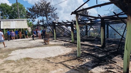 Petardos causan incendio y destrucción de un Restaurante en Tabasco