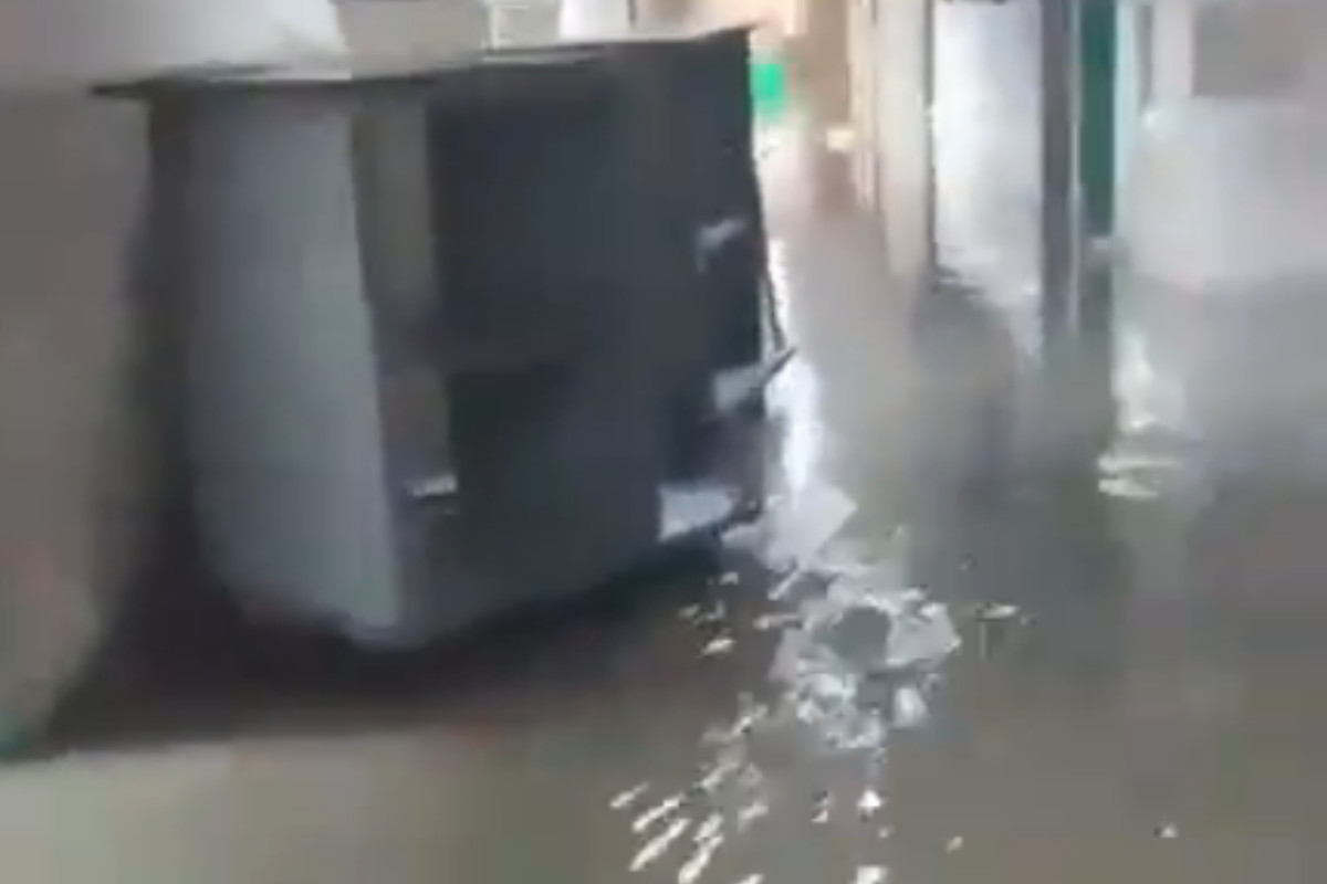 La clínica quedó completamente inundada Foto: 'X'(Twitter) @ArturoVillegasQ