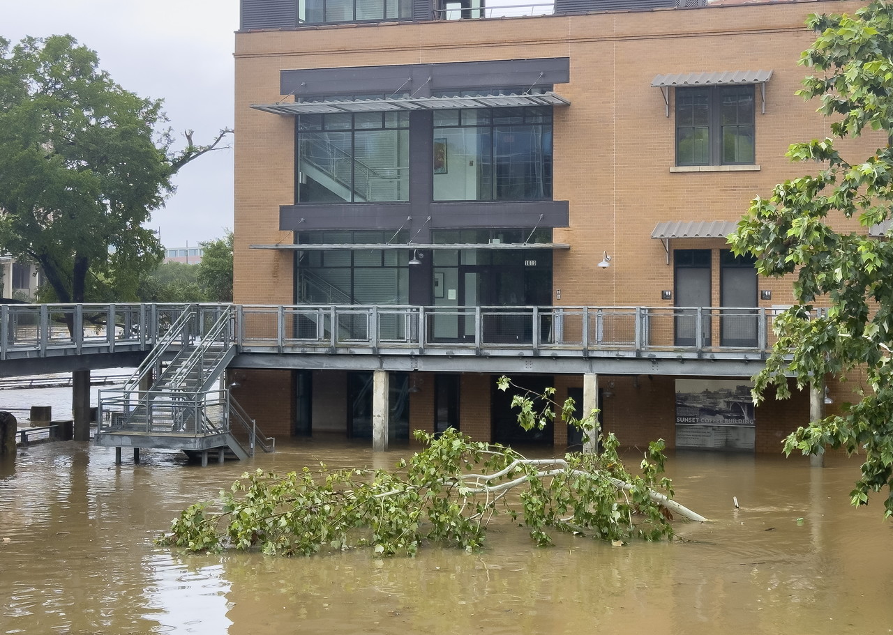 El huracán Beryl deja 1.6 millones de hogares sin luz en Texas. Foto: EFE