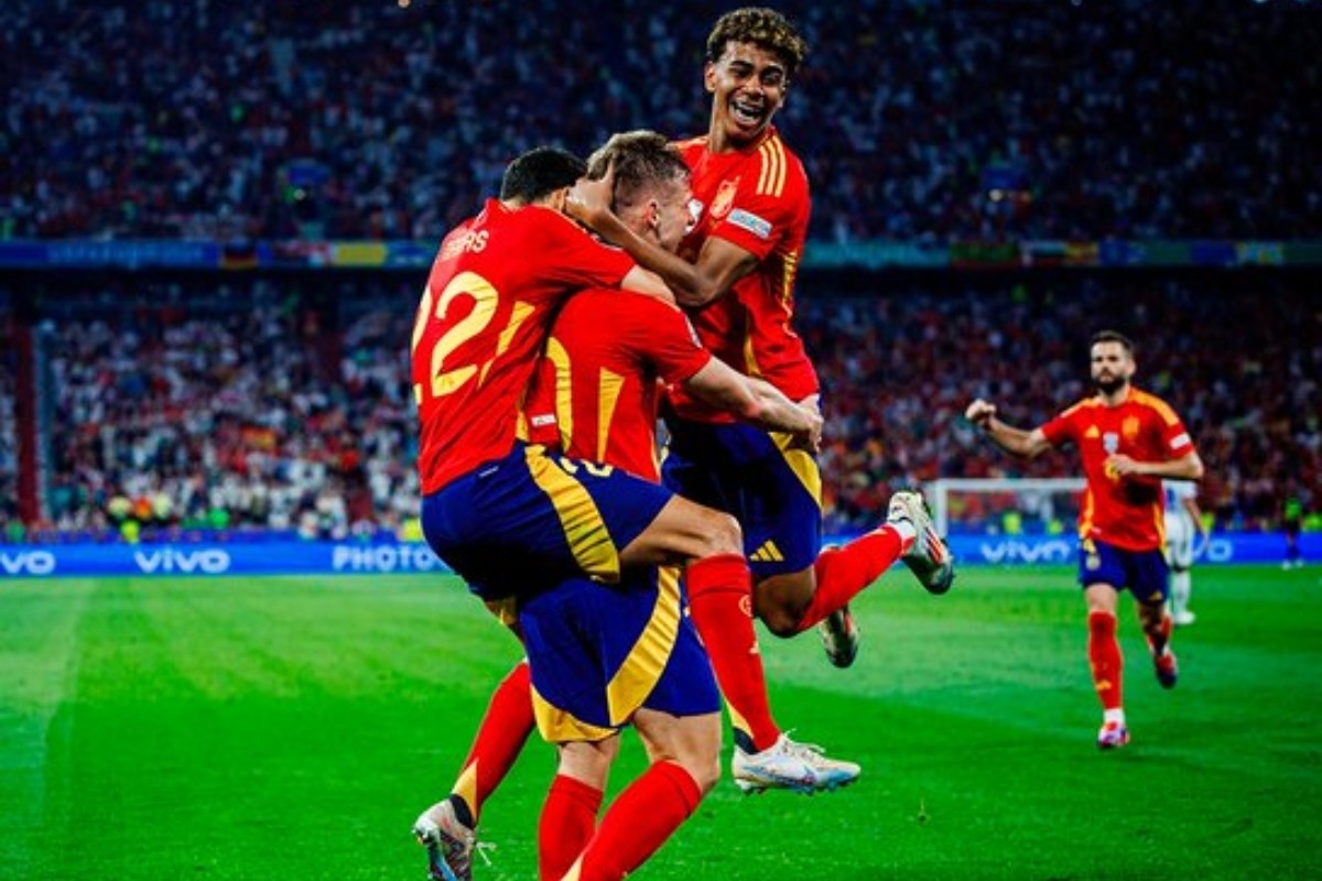 Jugadores de España celebrando anotación contra Francia Foto: 'X'(Twitter) @SEFutbol