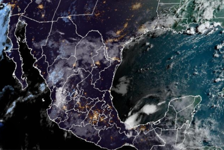 Onda tropical No. 10 y lluvias muy fuertes y fuertes en 25 entidades de México