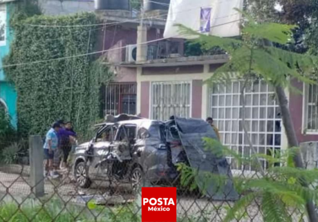 Explota vehículo de hija de alcalde de Cazones de Herrera