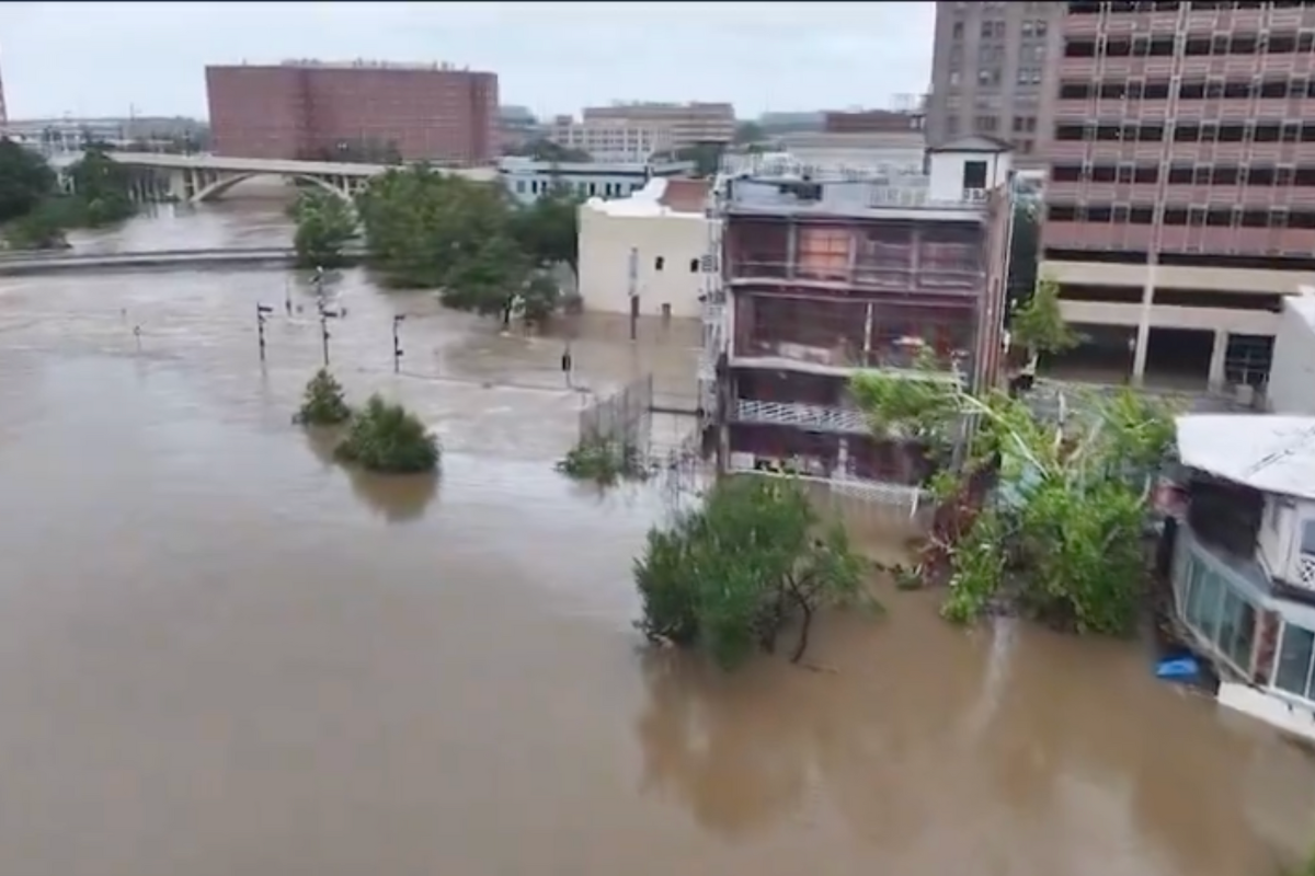 Parte de la ciudad de Houston, Texas, inundada por las lluvias de Beryl. Captura de pantalla / X (@cjblain10)