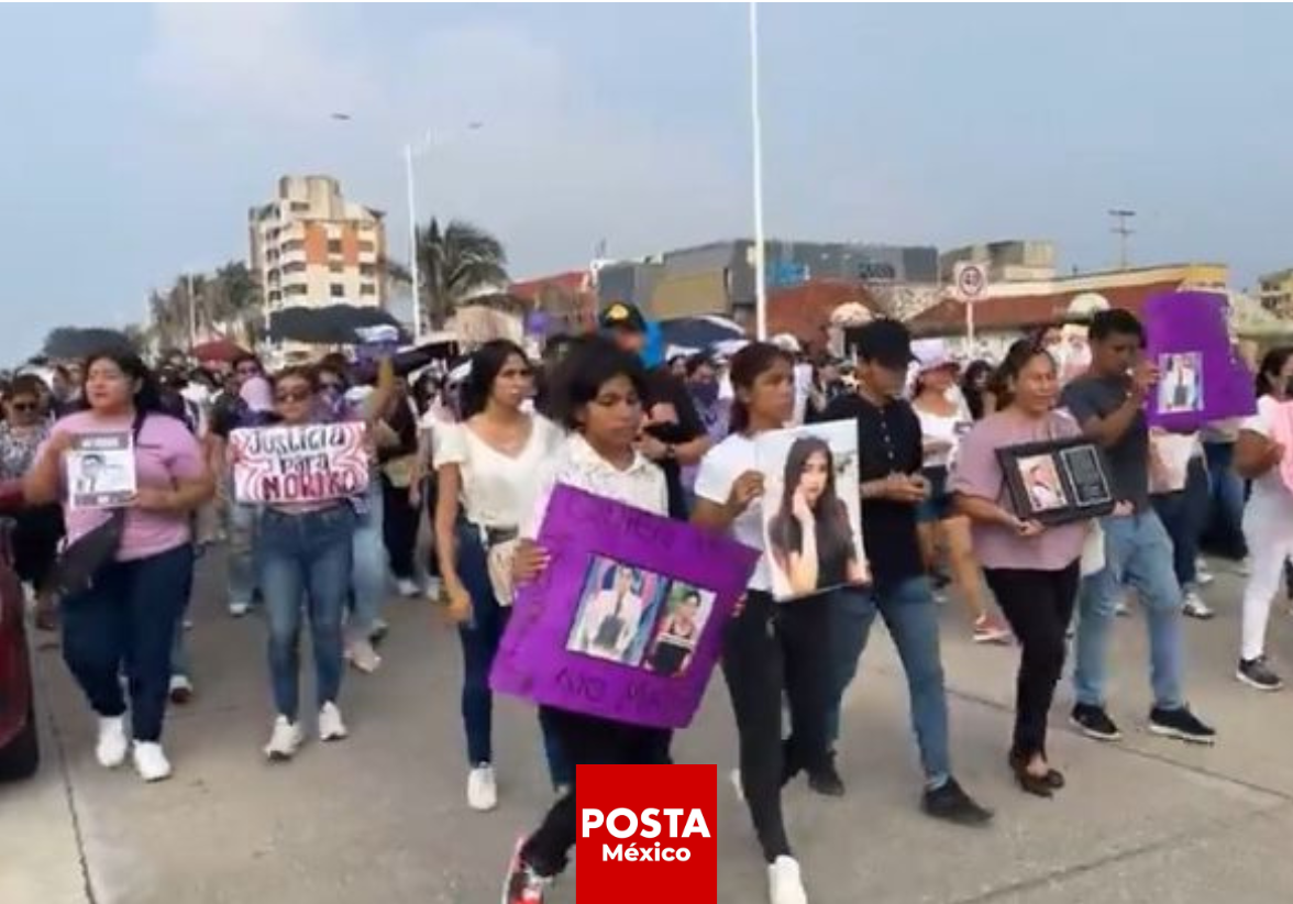 Feministas en Coatzacoalcos marchan para pedir justicia por Noriko Dallana, asesinada por su exnovio, y exigir que el caso sea tratado como feminicidio. Foto: Rosalinda Morales / POSTA