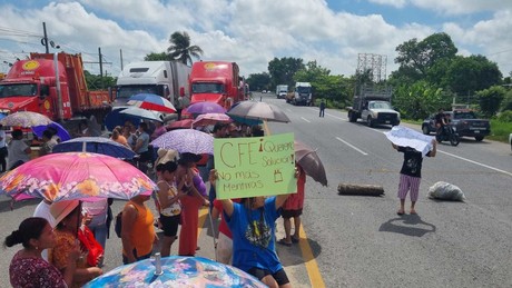 Bloqueo en carretera Villahermosa-Frontera deja turistas varados en Tabasco