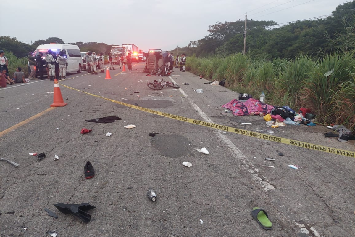 Caravana migrante es atropellada en Oaxaca. Créditos: FB Coordinación Estatal de Protección Civil y Gestión de Riesgos.