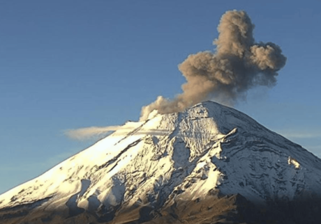 Popocatépetl en alerta: 96 exhalaciones y caída de ceniza en varios estados