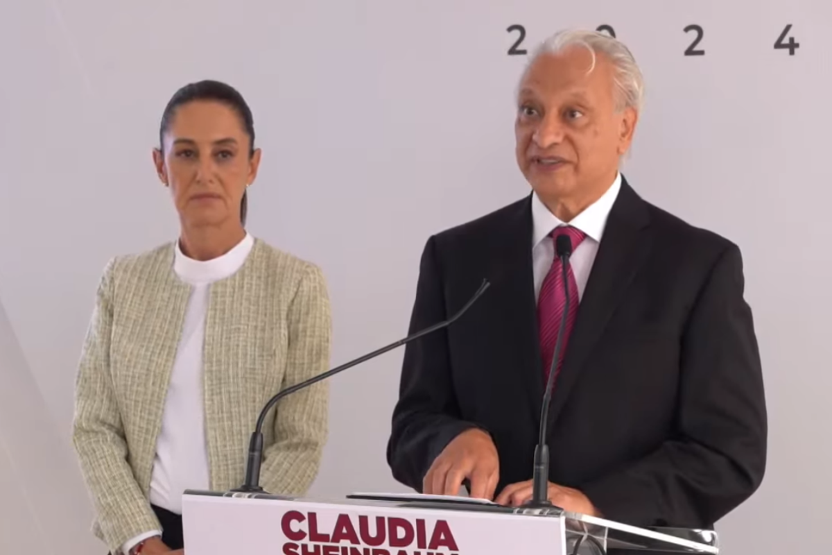 Victor Rodríguez Padilla y Claudia Sheinbaum en conferencia de prensa del 26 de agosto de 2024. Captura de pantalla / YouTube