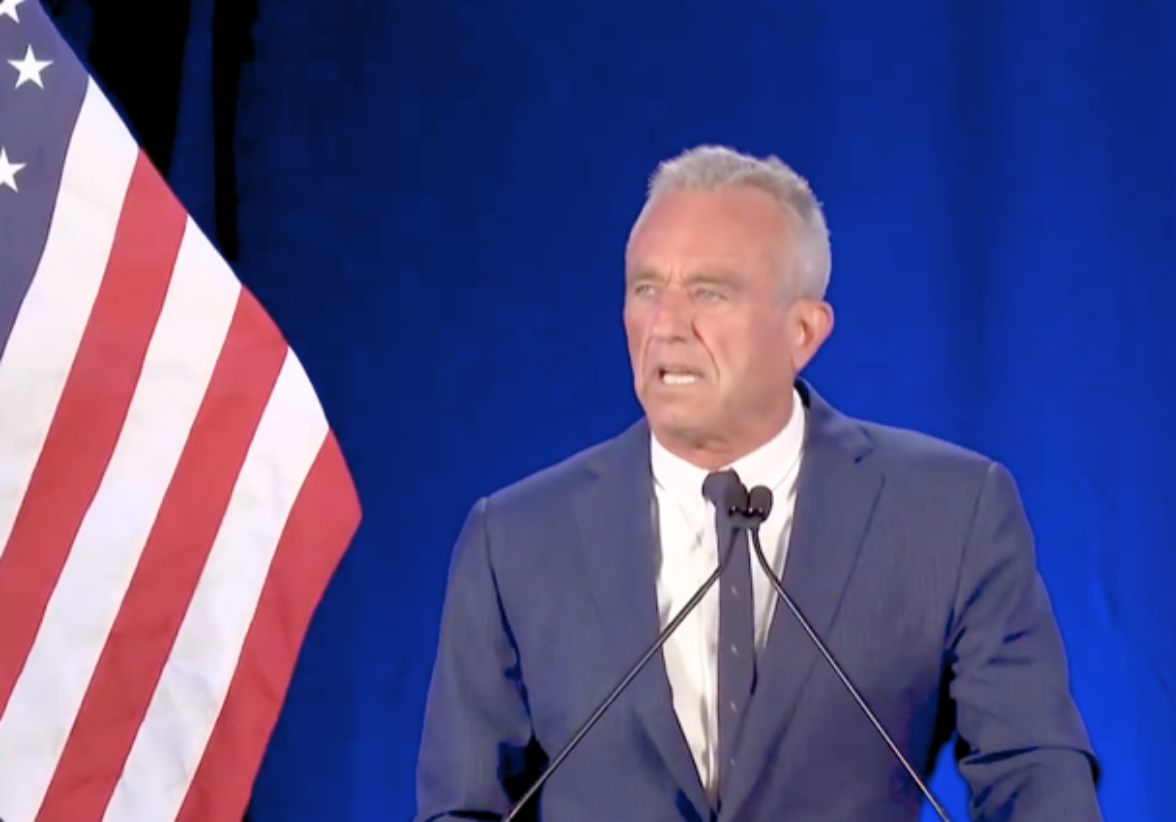 Robert F. Kennedy Jr. puso fin a su campaña presidencial al suspenderla y alinear su apoyo con Donald Trump, lo que añade un nuevo giro a la carrera por la Casa Blanca. Foto: Redes