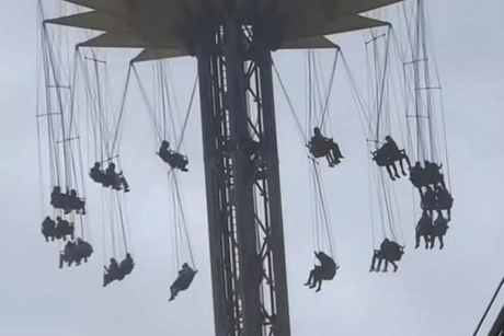 Visitantes a Six Flags quedan varados a 70 metros de altura por lluvias en CDMX