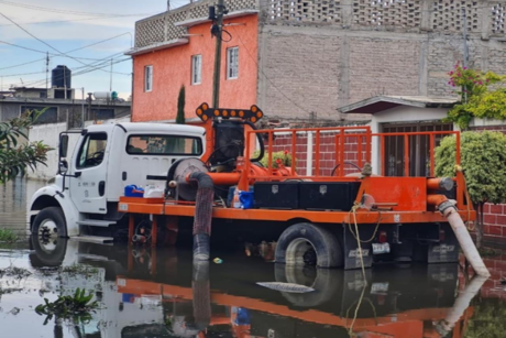 Tras 15 días de inundaciones por aguas negras se intensifican medidas de apoyo