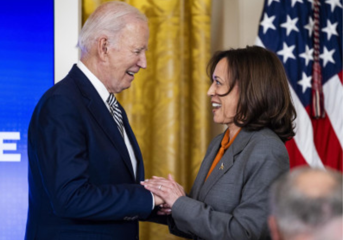 Biden abre la Convención Nacional Demócrata con un discurso que sellará su traspaso del liderazgo a Kamala Harris, quien será oficialmente nominada como candidata presidencial este jueves. Foto: Redes