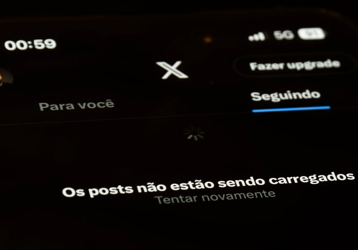 Fotografía de un celular que muestra la aplicación de la red social X momentos después de haber dejado de funcionar en Brasil debido a un bloqueo impuesto por el Supremo Tribunal Federal, el 30 de agosto de 2024, en Sao Paulo. Foto: Redes