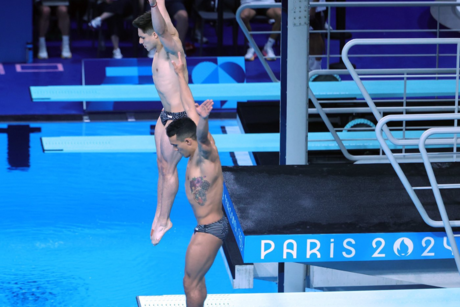 Juan Celaya y Osmar Olvera ganan plata para México en clavados en París