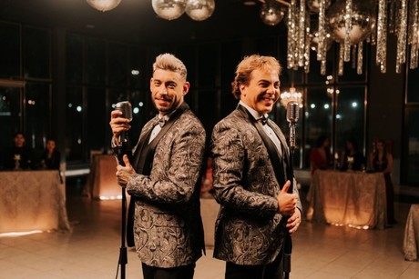 Cristian Castro y Ulises Bueno estrenan su nuevo tema 'Hola' y enloquecen a fans