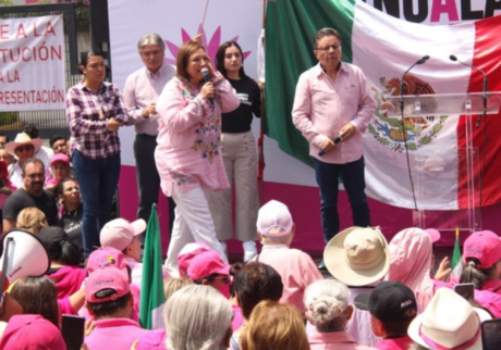 Protesta en el INE contra mayoría calificada de la coalición oficialista