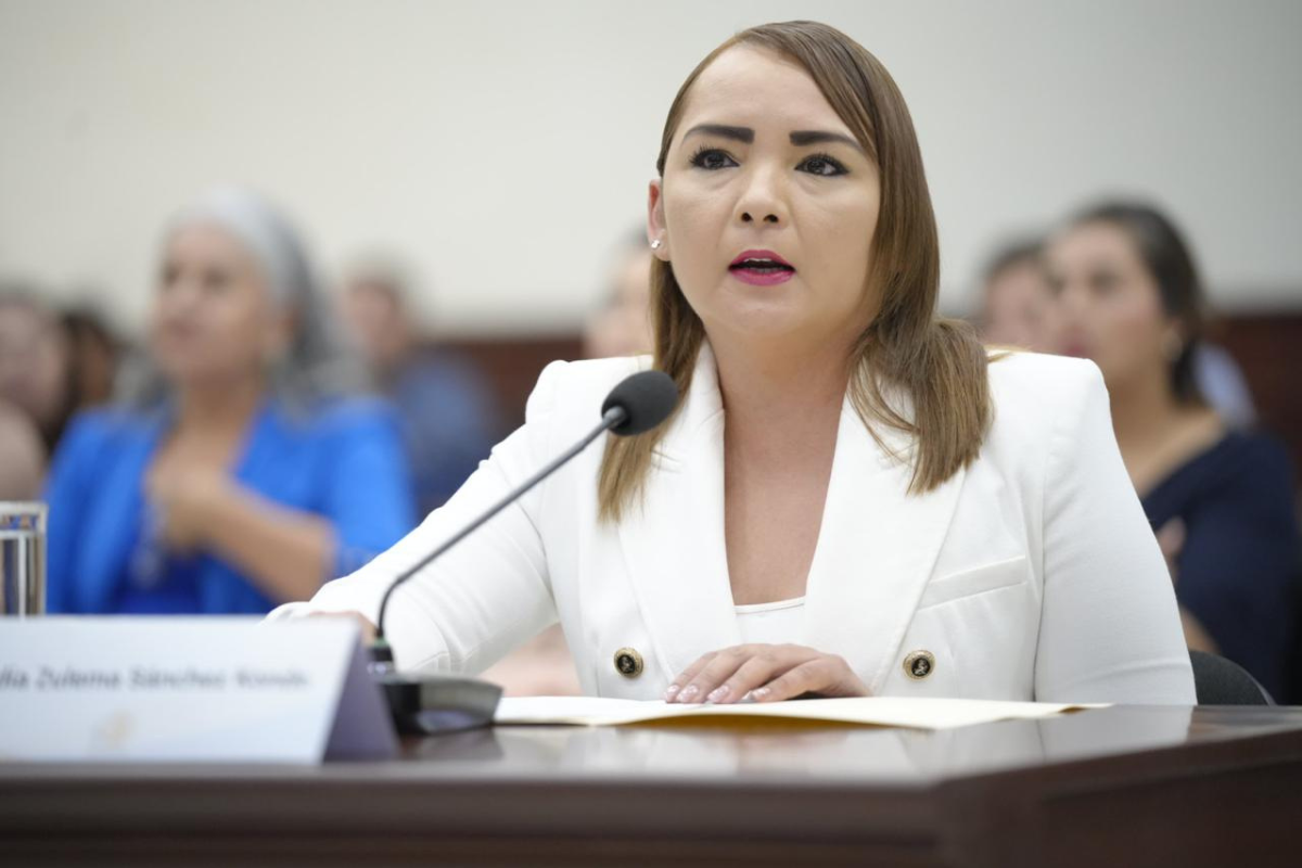 Claudia Zulema Sánchez Kondo compareciendo ante el Congreso del Estado de Sinaloa. Foto: Facebook /  H. CONGRESO DEL ESTADO DE SINALOA