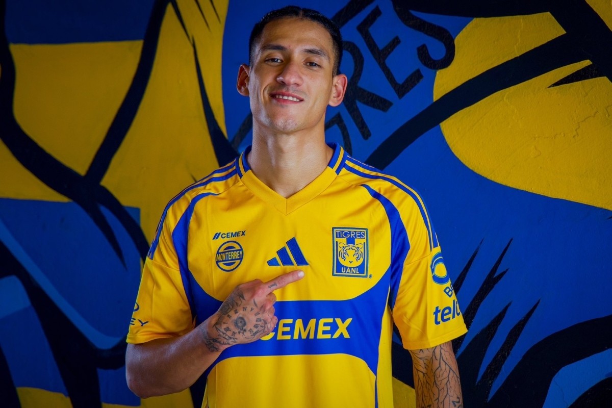 Uriel Antuna portando la indumentaria de los Tigres Foto: 'X'(Twitter) @TigresOficial