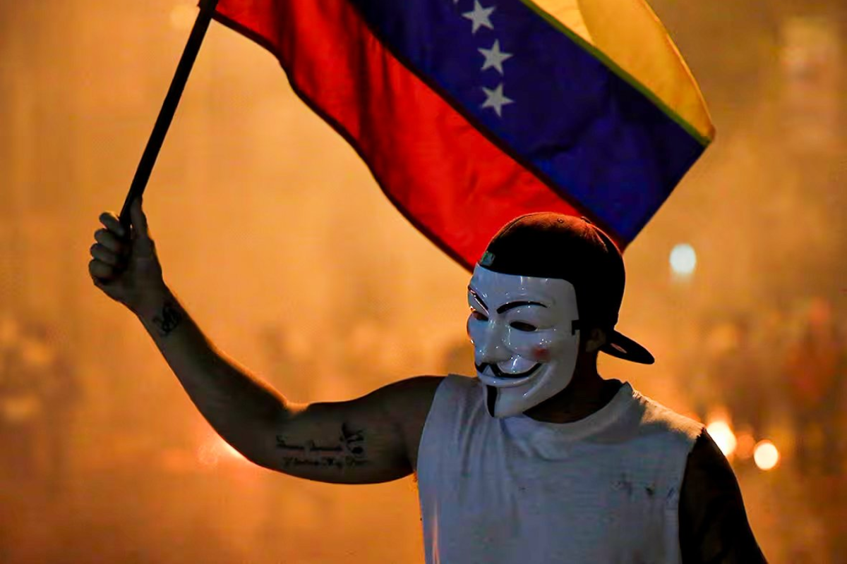 Anonymous advierte a Nicolás Maduro, amenaza con exponer videos