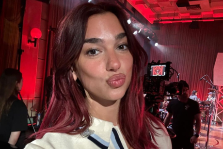 Dua Lipa encuentra bombas en su mansión, son de la Segunda Guerra Mundial