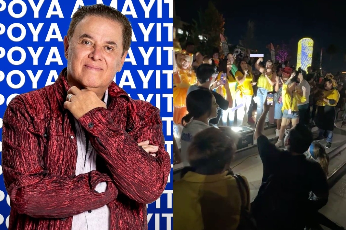 Mario Bezares/Fans bailando 'El Gallinazo' en la Macroplaza de Monterrey Foto: Especial