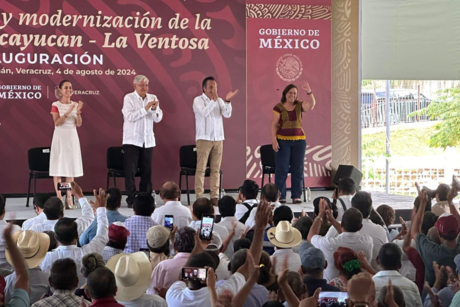 Inaugura Presidente carretera Acayucan - La Ventosa