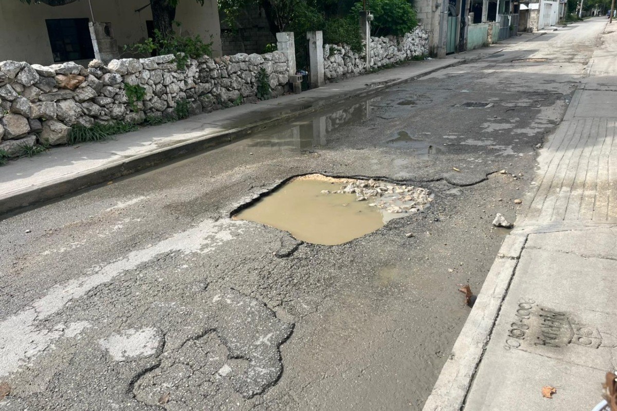 Bache en vialidad de Mérida Foto: Especial