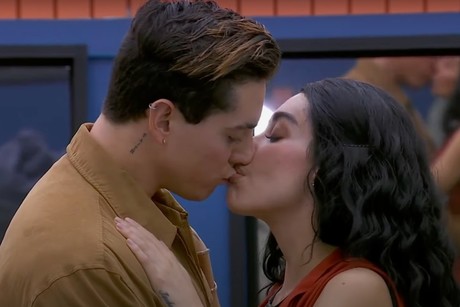 Karime y Agustín sorprenden con romántico beso de telenovela, ¿Y Gala Montes?