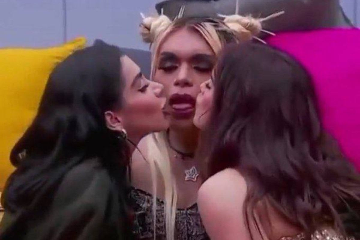 Beso entre Wendy Guevara, Karime y Gala Montes Foto: 'X'(Twitter) @Codmobile_infoo