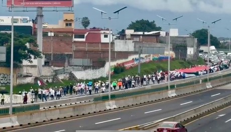 Trabajadores del PJF protestan en Morelos; cierran autopista