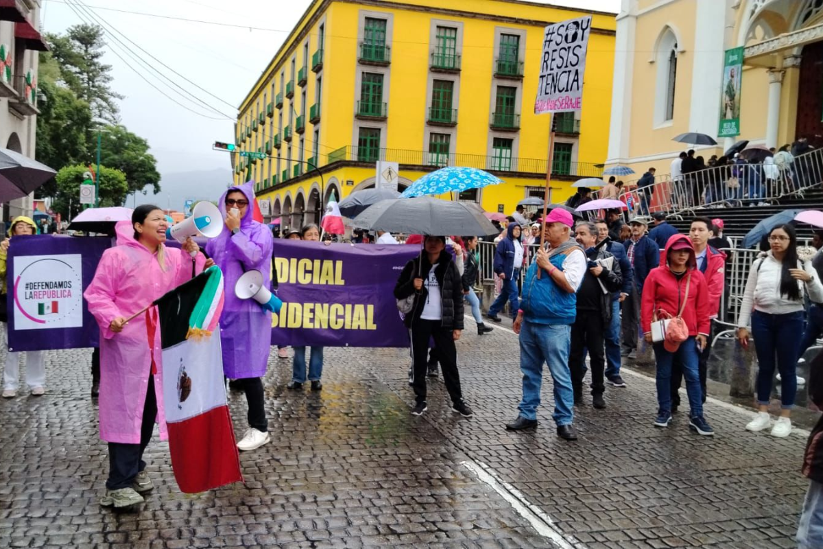 Trabajadores del Poder Judicial y estudiantes de Derecho marcharon desde el Teatro del Estado. Créditos: Rosalinda Morales.