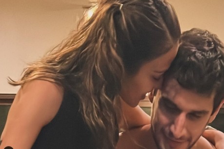 Karina, esposa de Adrián Marcelo, comparte romántica fotografía junto a él