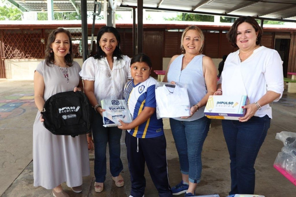 Madres de familia en el programa Impulso Escolar Foto: Cortesía SEGEY