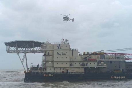 SEMAR rescata a la tripulación del 'Tog Mor', barco encallado en Veracruz