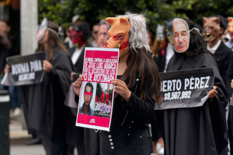 Jóvenes protestan frente al Senado a favor de la reforma judicial | VIDEO