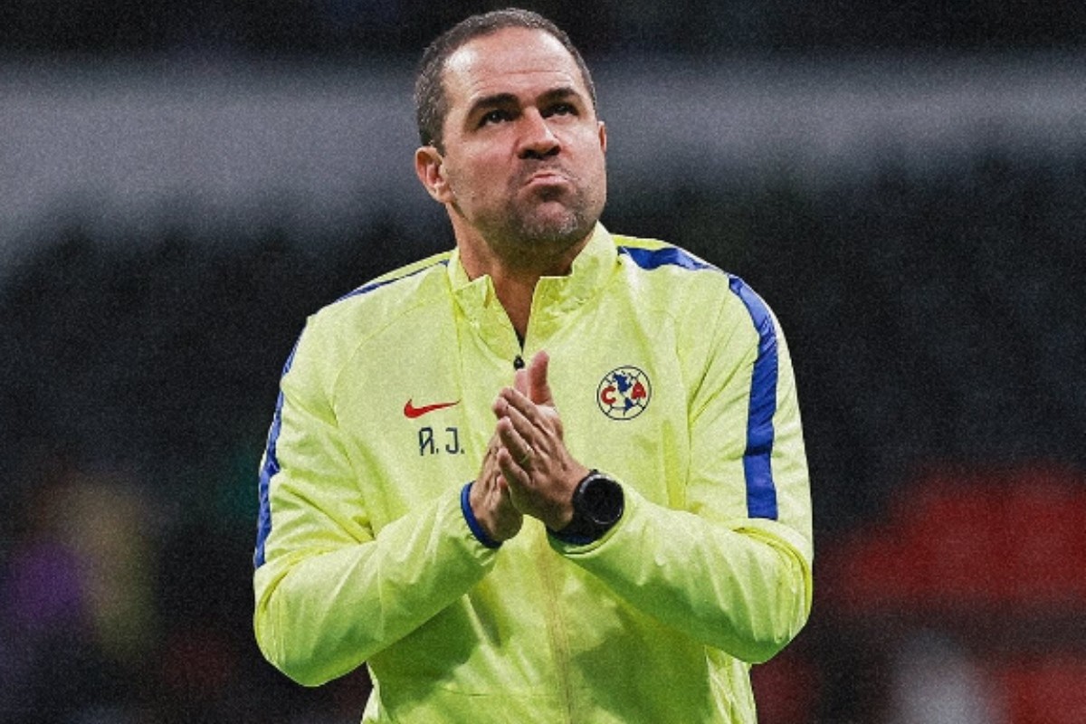 André Jardine en la cancha del Estadio Azteca Foto: Instagram @oficialandrejardine