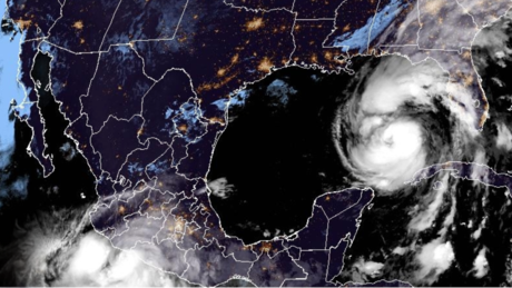 Huracanes 'John' y 'Helene' continúan teniendo efectos en México