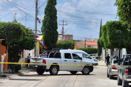 Asesinan a Lupita de 13 años en la cochera de su casa