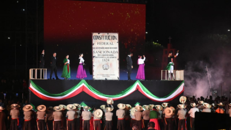 Claudia Sheinbaum conmemora 200 años de la República en el Zócalo de la CDMX