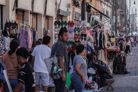 PAN sale de la capital de Puebla, vuelve Morena y ambulantes toman el centro