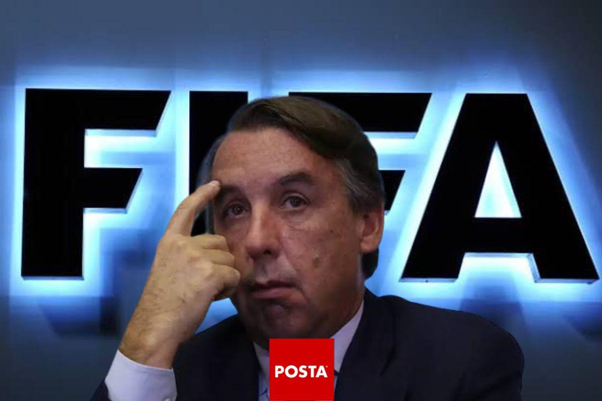 Emilio Azcárraga y el logo de la FIFA Foto: POSTA México