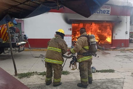 Queman 4 vehículos y 2 tiendas de abarrotes en Villahermosa, Tabasco