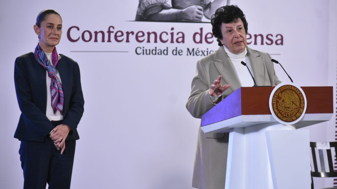 Presidenta Claudia SheinbaumPardo y la doctora Raquel Sosa. Créditos: Enrique Pérez Huerta.